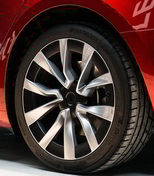 Modèle Tesla 3 rouge Mockup2