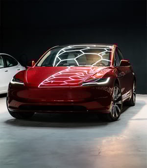 Modèle Tesla 3 rouge Mockup3