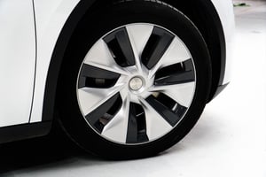 Tesla Model Y White 2023 rim